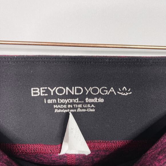 Beyond Yoga XSmall XS Spacedye Capri Leggings Purple Red Workout Activewear - Picture 4 of 9